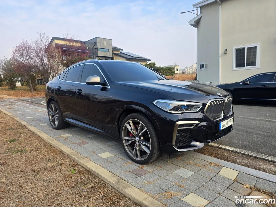 BMW X6 M50i 25 2022 — миниатюра 2