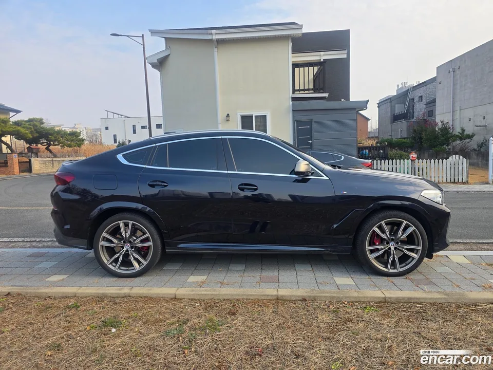 BMW X6 M50i 25 2022 — фото 1, купить с доставкой в Москву