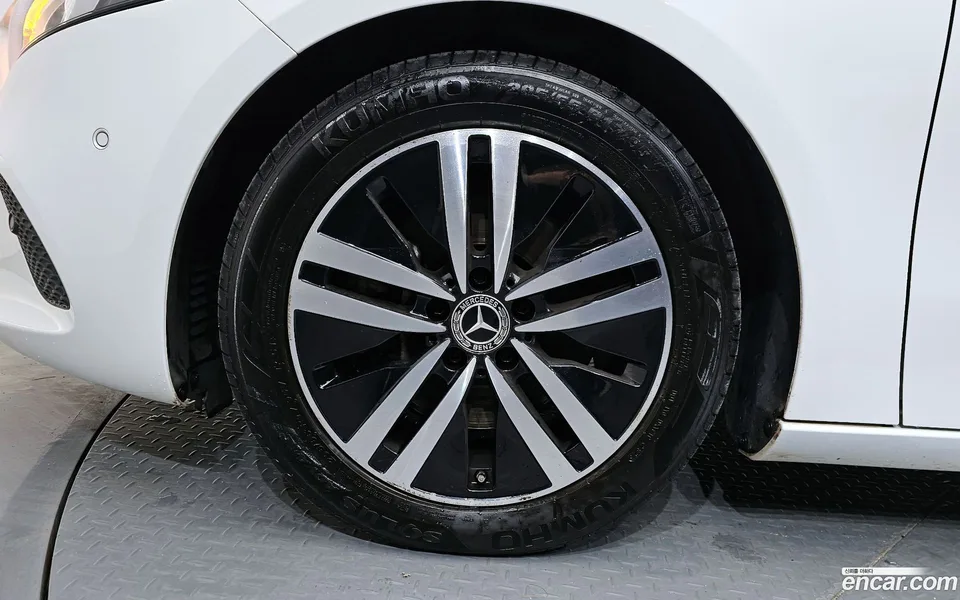 Mercedes-Benz A-Class A220 2022 — миниатюра 2