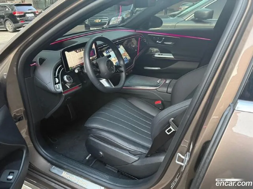 Mercedes-Benz E-Class E300 4MATIC AMG Line 2024 — миниатюра 2