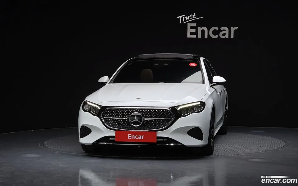 Mercedes-Benz E-Class E200 2025 — thumbnail 3