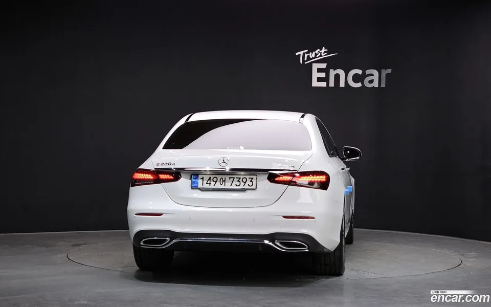 Mercedes-Benz E-Class E220d 4MATIC AMG Line 2022 — миниатюра 4