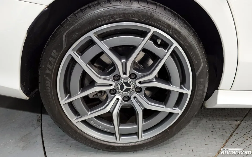 Mercedes-Benz E-Class E220d 4MATIC AMG Line 2022 — миниатюра 5