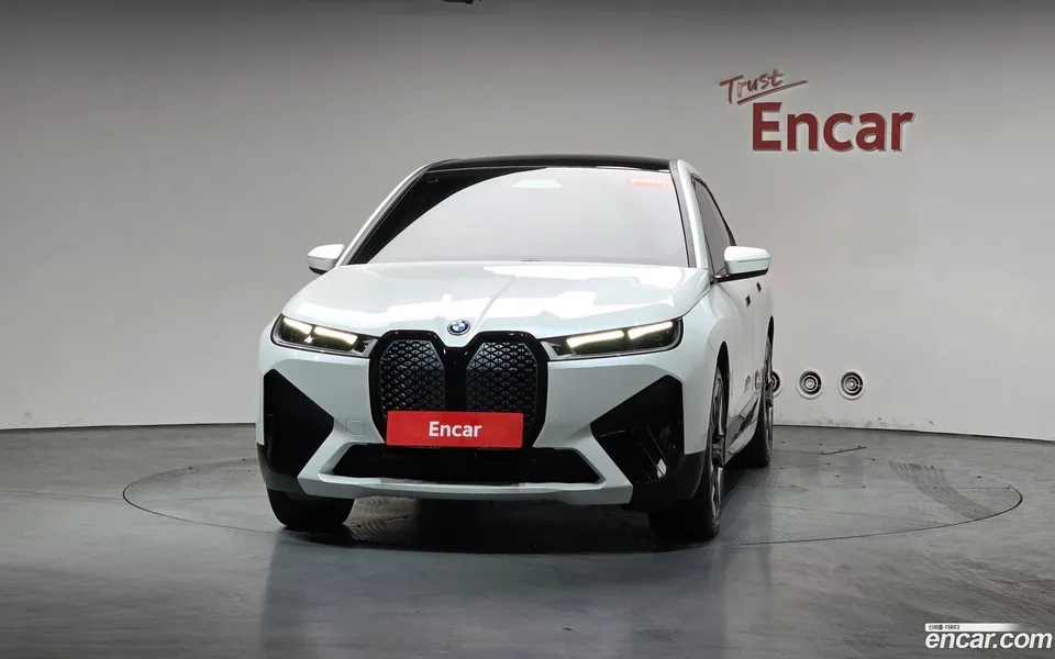 BMW iX xDrive50 2022 — миниатюра 3