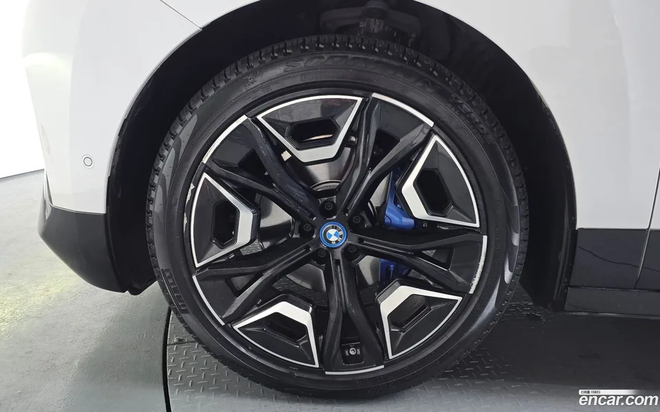 BMW iX xDrive50 2022 — миниатюра 2