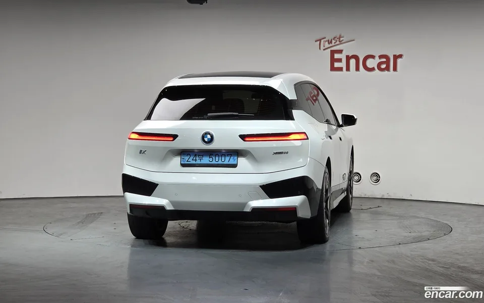 BMW iX xDrive50 2022 — миниатюра 4