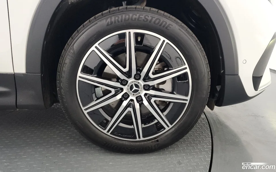 Mercedes-Benz EQB EQB300 4MATIC AMG 2024 — миниатюра 5