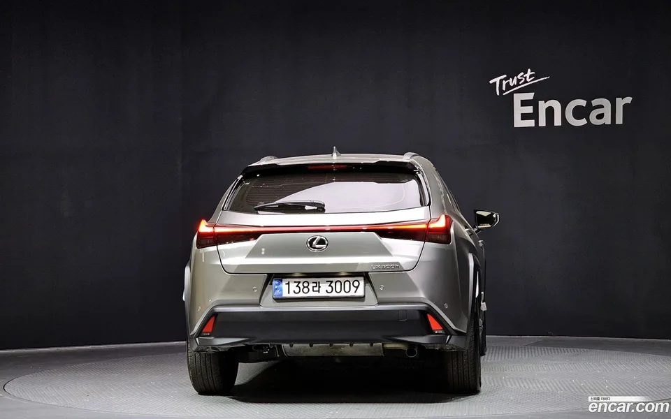 Lexus UX 300h 2.0 2WD 2025 — миниатюра 4