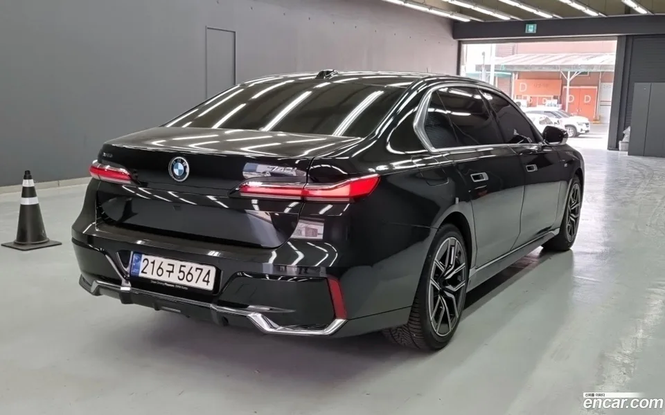BMW 7 Series 740i xDrive M 2024 — фото 1, купить с доставкой в Москву