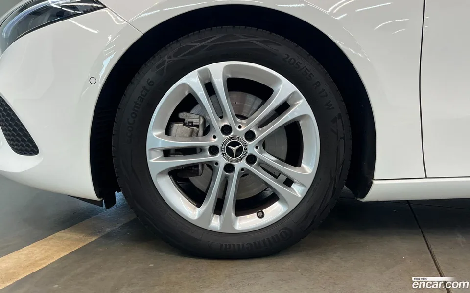 Mercedes-Benz A-Class A220 2024 — миниатюра 2