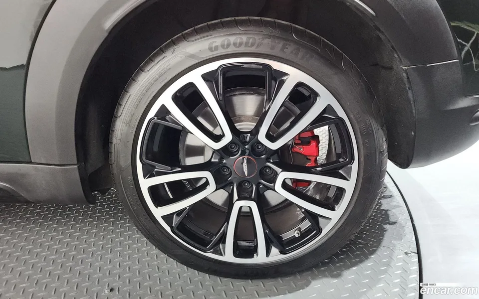 MINI Cooper S Countryman JCW 2023 — миниатюра 5