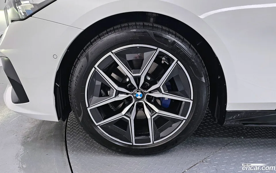BMW 5 Series 520i M 2025 — миниатюра 5