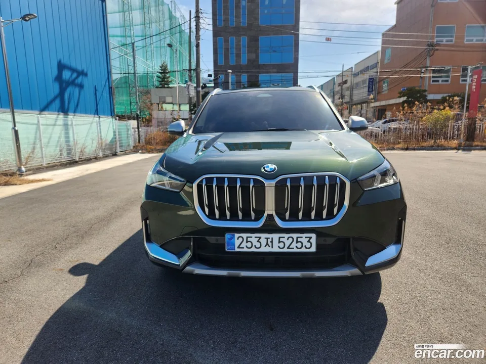 BMW X1 sDrive 20i xLine 2023 — фото 1, купить с доставкой в Москву