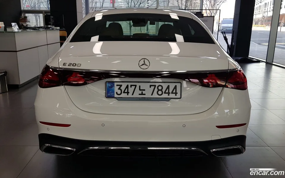 Mercedes-Benz E-Class E200 AMG Line 2025 — миниатюра 4