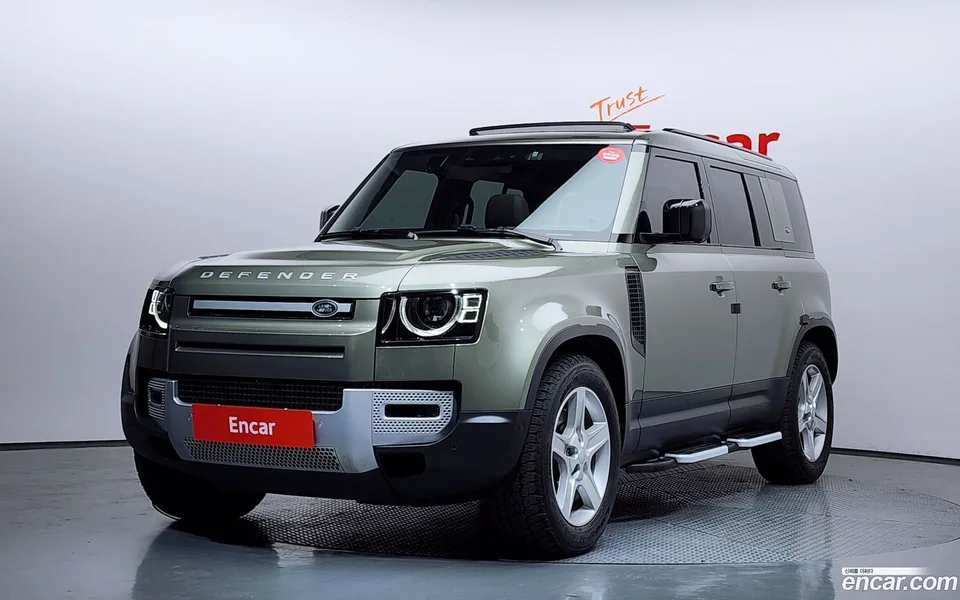 Land Rover Defender 110 D250 SE 2022 — фото 1, купить с доставкой в Москву