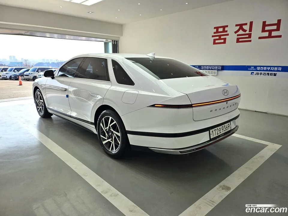 Hyundai Grandeur 2.5 2WD 2023 — миниатюра 2