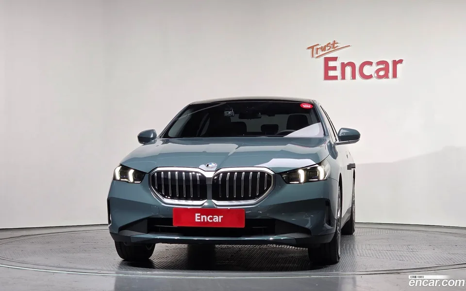 BMW 5 Series 520i 2025 — миниатюра 3