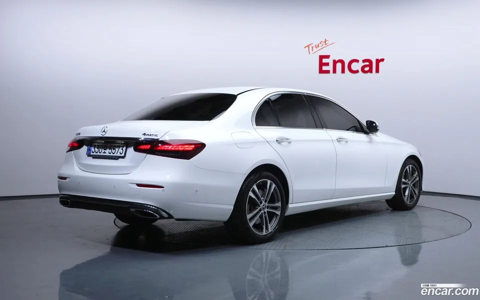 Mercedes-Benz E-Class E350 4MATIC 2022 — фото 1, купить с доставкой в Москву