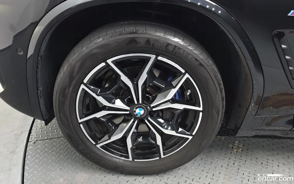BMW X4 xDrive20i M 2023 — миниатюра 2