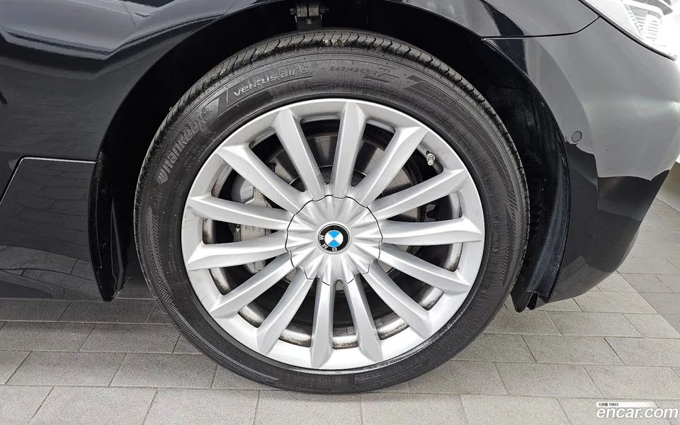 BMW 6 Series GT 630i xDrive 2023 — миниатюра 2