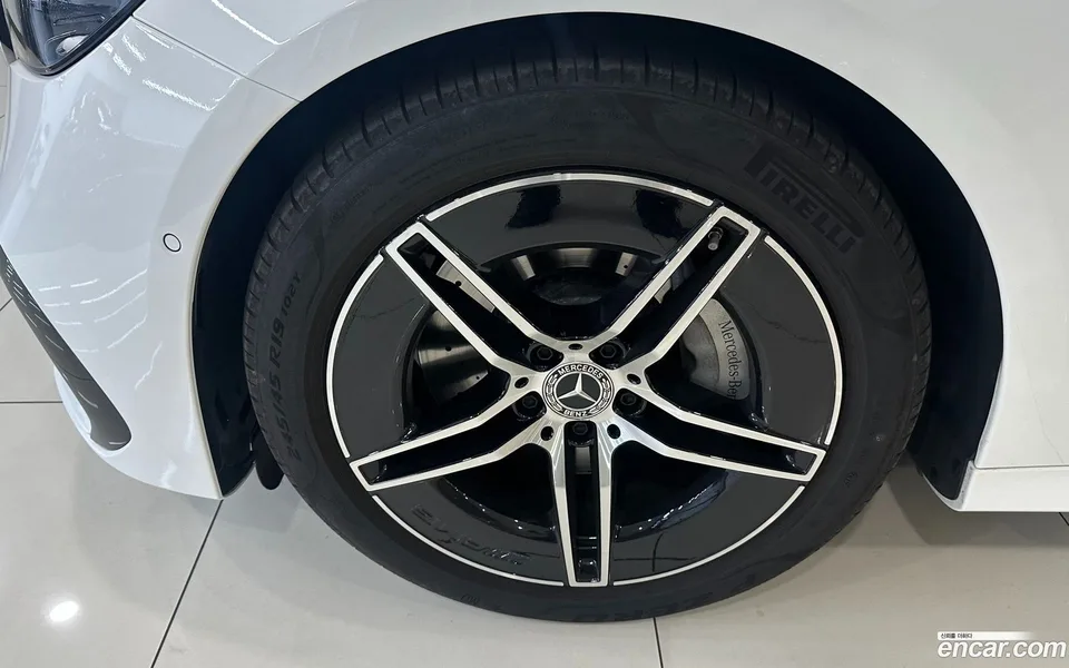 Mercedes-Benz E-Class E200 AMG Line 2025 — миниатюра 5