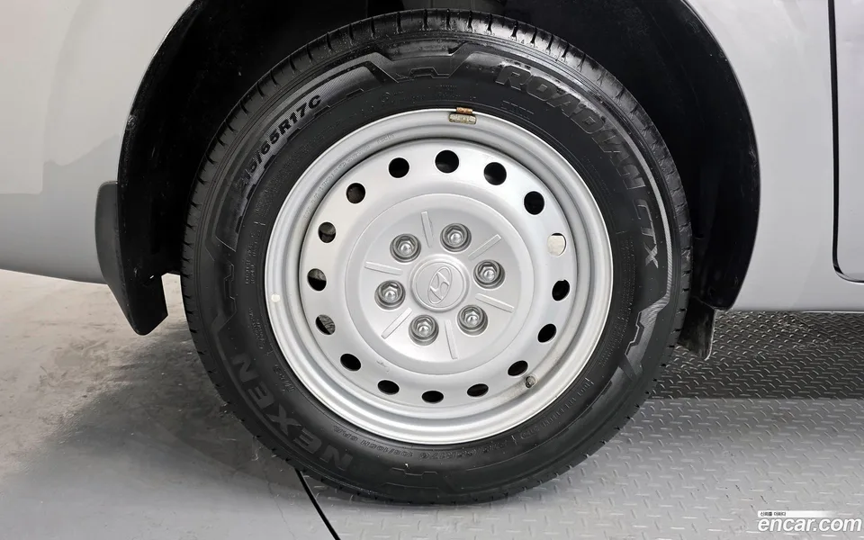 Hyundai Staria 5 2023 — миниатюра 2