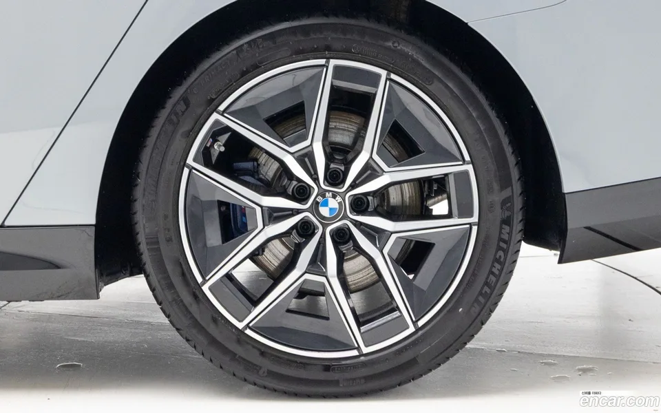 BMW 5 Series 523d M 2025 — миниатюра 2