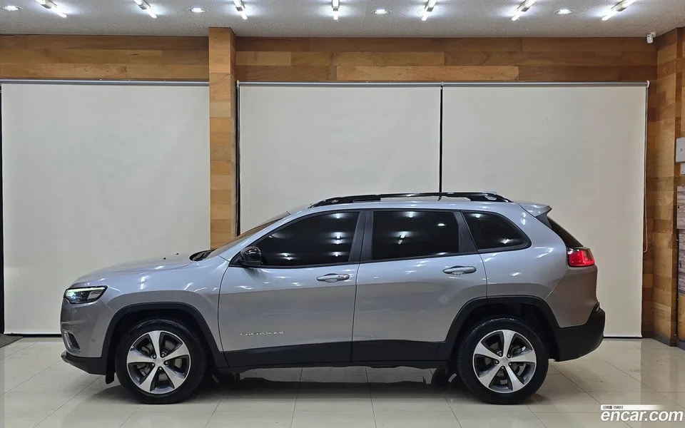 Jeep Cherokee 2.4 2WD 2022 — миниатюра 5