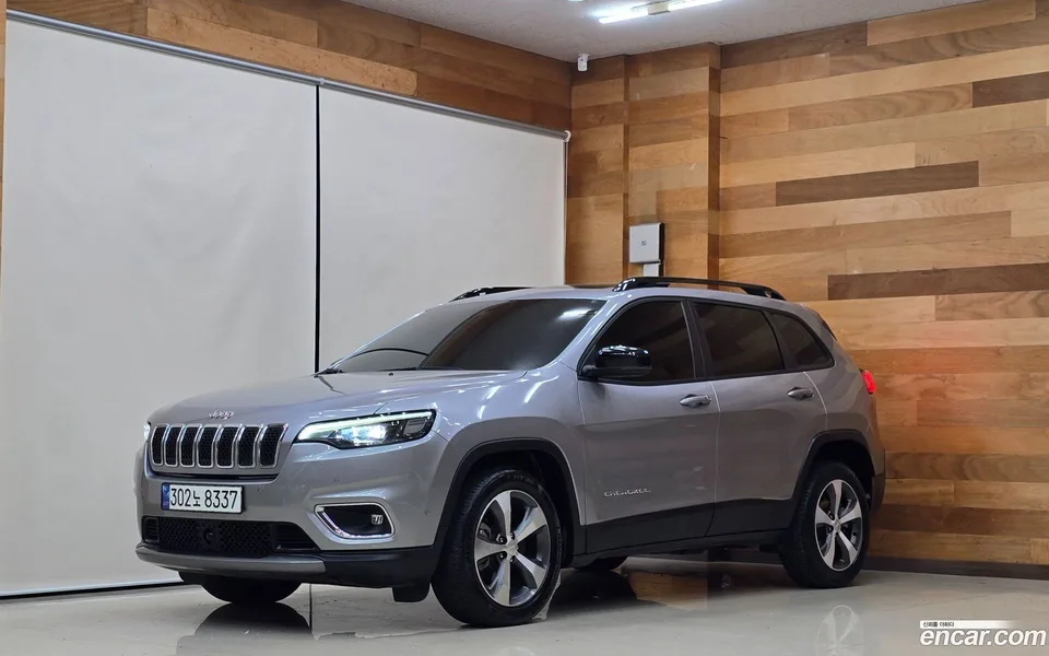 Jeep Cherokee 2.4 2WD 2022 — фото 1, купить с доставкой в Москву