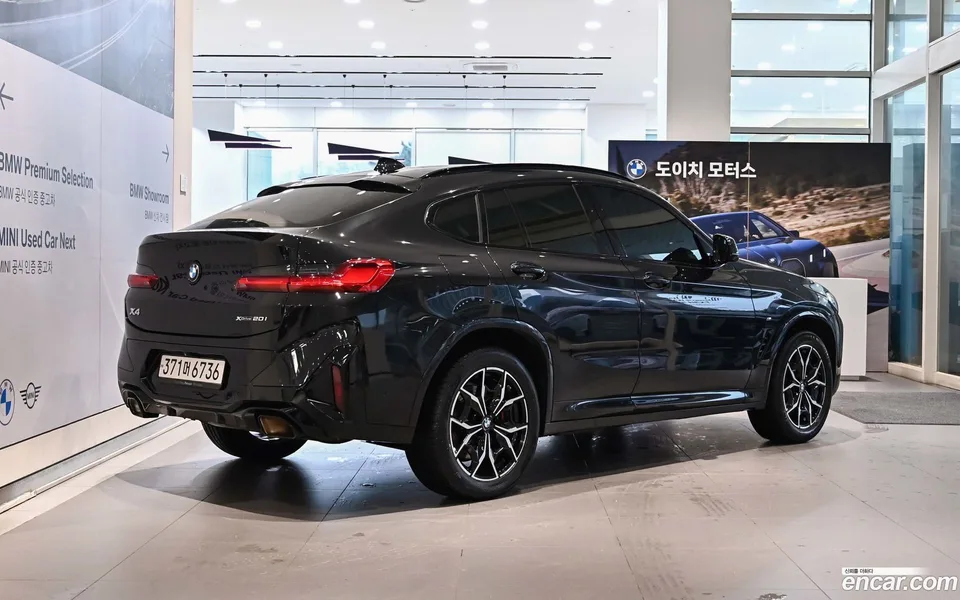 BMW X4 xDrive20i M 2023 — миниатюра 4