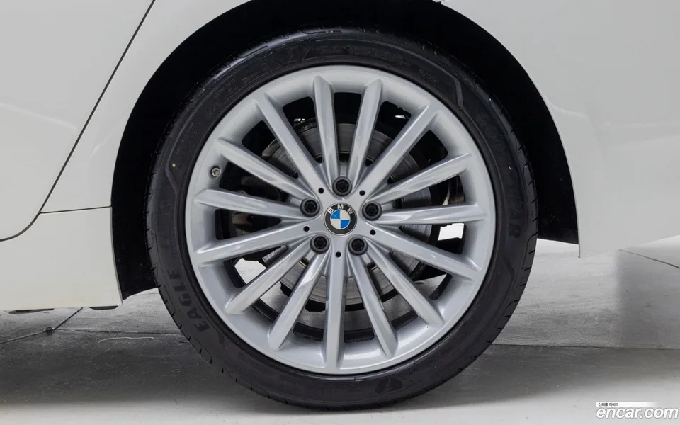 BMW 5 Series 530i 2023 — миниатюра 2