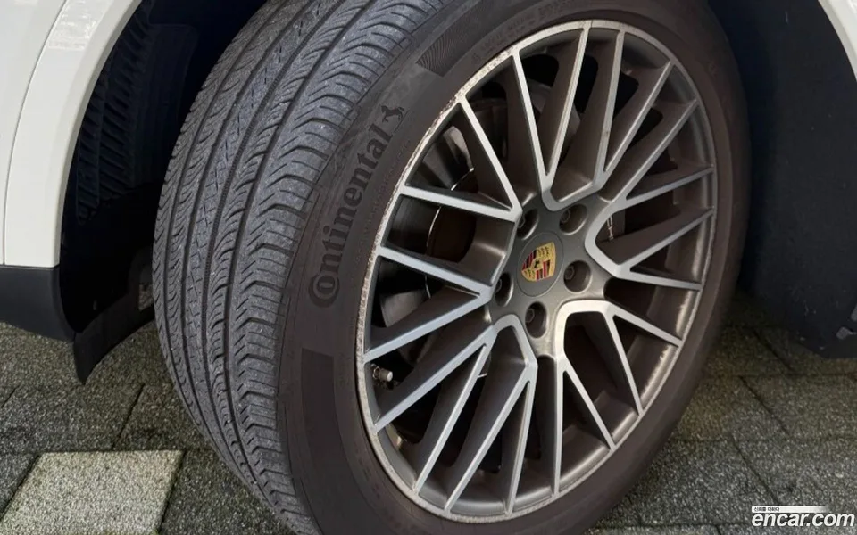 Porsche Cayenne 3.0 2023 — миниатюра 2