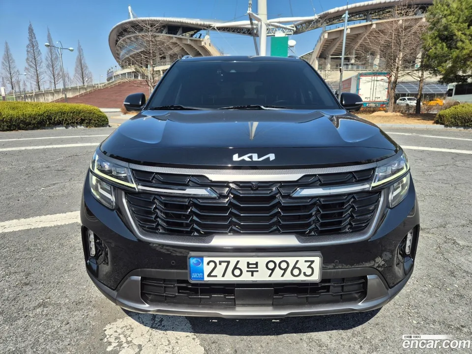 Kia Seltos 1.6 2WD 2022 — фото 1, купить с доставкой в Москву