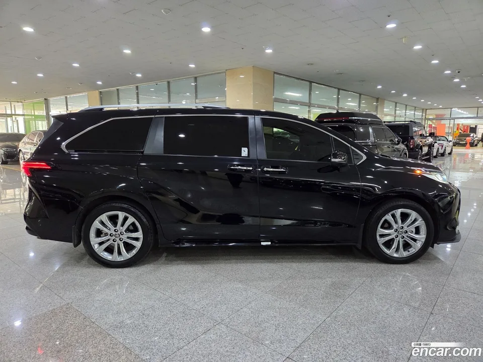 Toyota Sienna 2.5 2WD 2022 — миниатюра 5