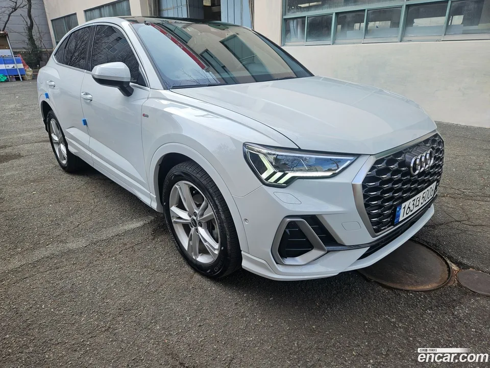 Audi Q3 35 TDI 2023 — фото 1, купить с доставкой в Москву