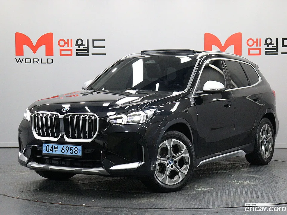 BMW iX1 xDrive 30 xLine 2023 — фото 1, купить с доставкой в Москву