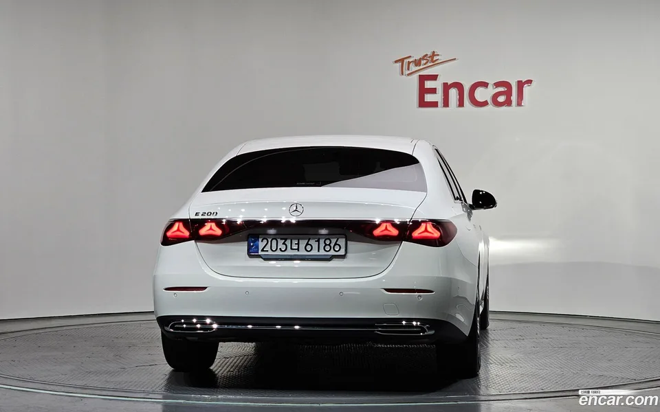 Mercedes-Benz E-Class E200 2024 — миниатюра 4