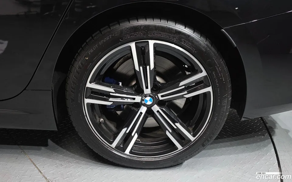 BMW 3 Series 320i M 2025 — миниатюра 5