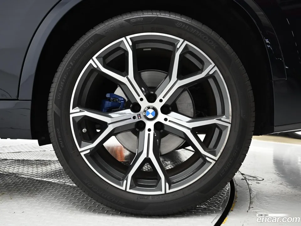 BMW X5 xDrive 40i M 2022 — миниатюра 2
