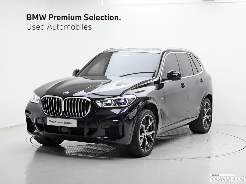 BMW X5 xDrive 40i M 2022 — фото 1, купить с доставкой в Москву