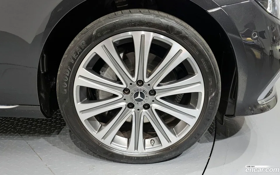 Mercedes-Benz E-Class E350 4MATIC 2023 — миниатюра 2
