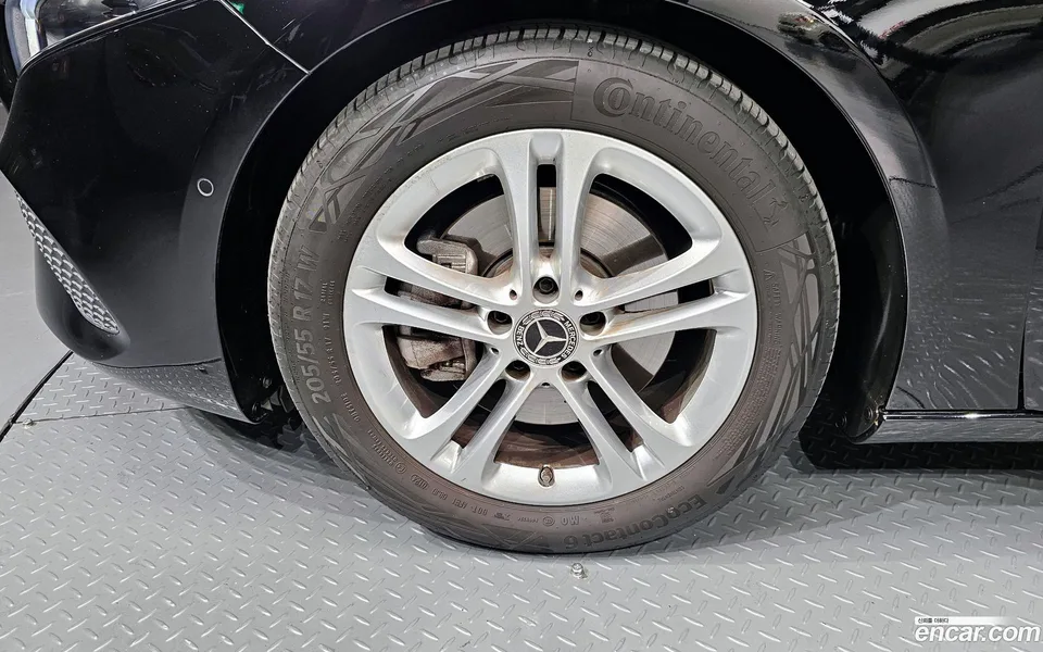 Mercedes-Benz A-Class A220 2024 — миниатюра 2