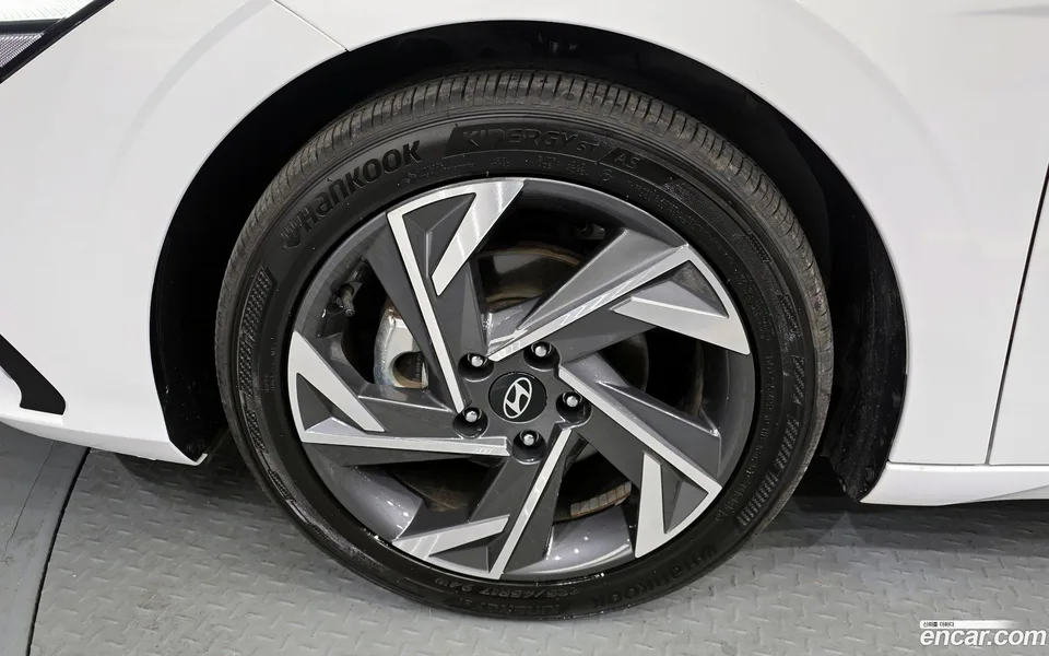 Hyundai Avante CN7 1.6 2024 — миниатюра 2