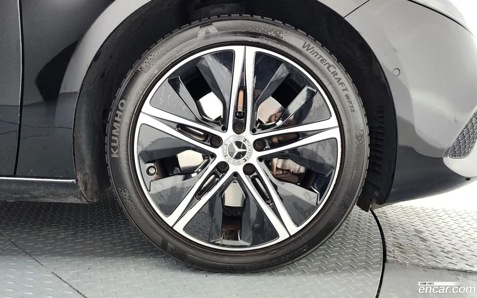 Mercedes-Benz A-Class A220 2024 — миниатюра 5