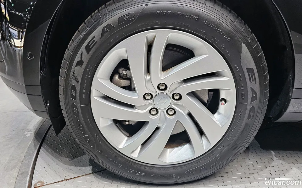 Land Rover Range Rover Evoque P250 S 2025 — миниатюра 2