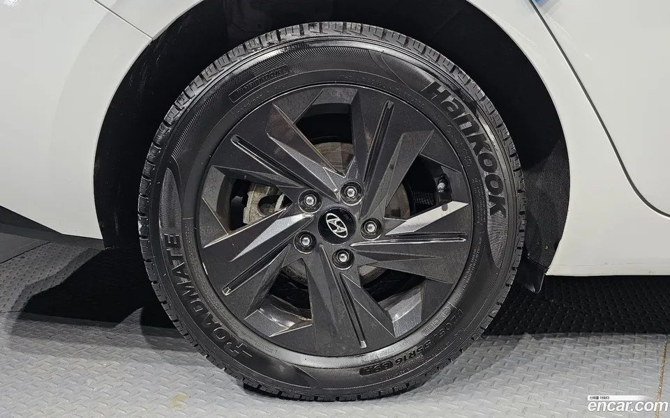 Hyundai Avante Hybrid 2022 — миниатюра 2
