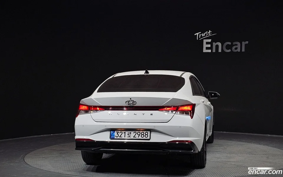 Hyundai Avante Hybrid 2022 — миниатюра 4
