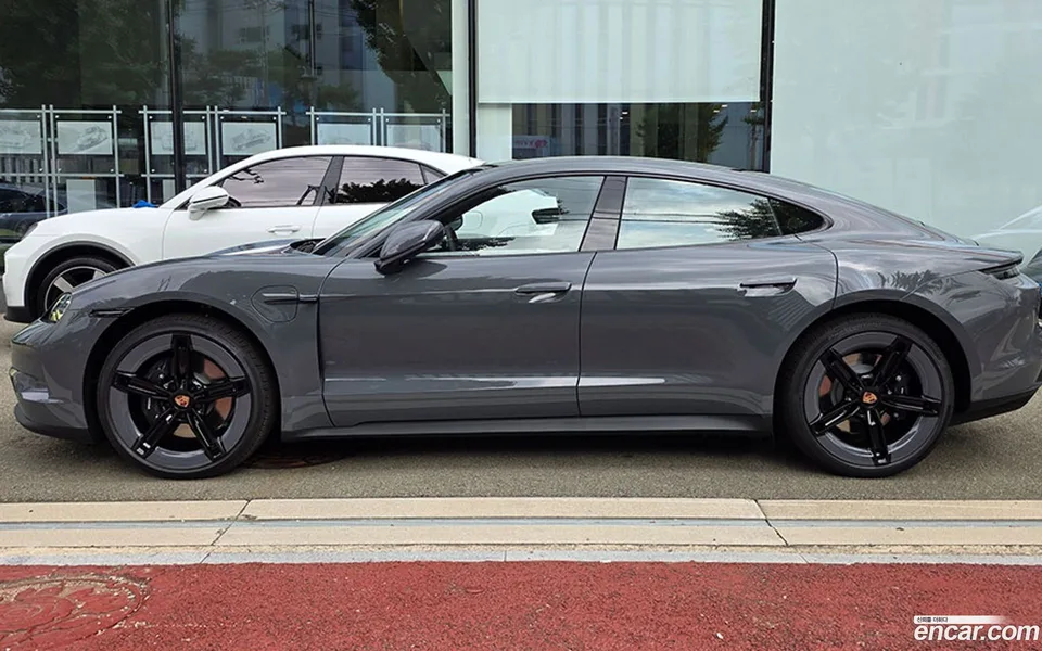 Porsche Taycan 4 2025 — миниатюра 5