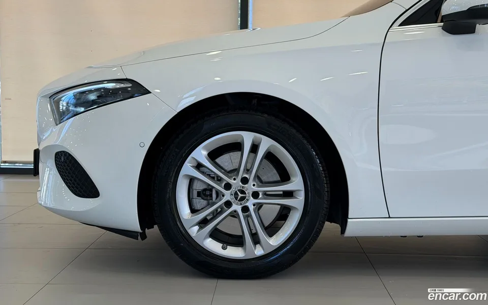 Mercedes-Benz A-Class A220 2025 — миниатюра 2