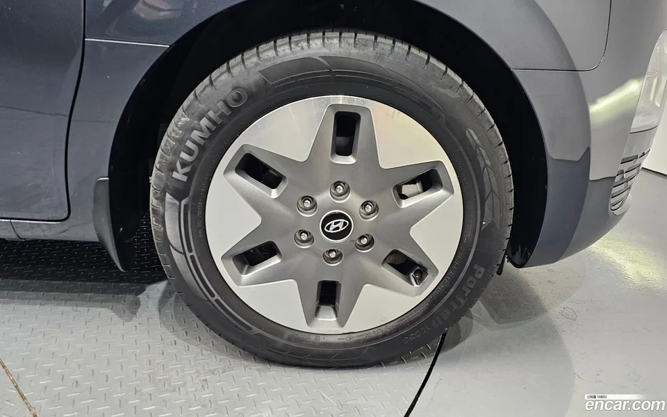 Hyundai Staria 4WD 11 2023 — миниатюра 2
